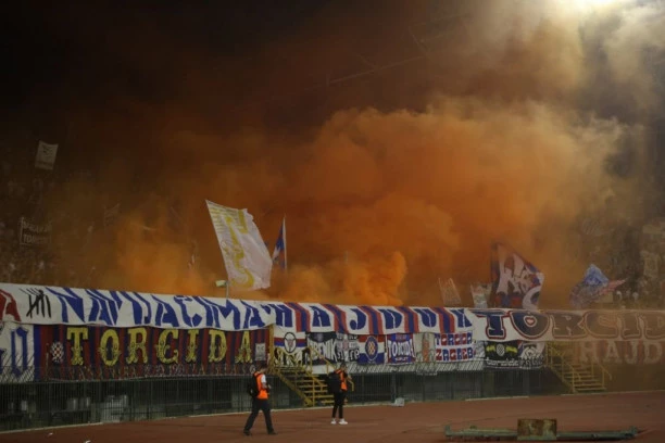 KRVAVI PIR U HRVATSKOJ: Torcida napala Grobare, jedan u kritičnom stanju?