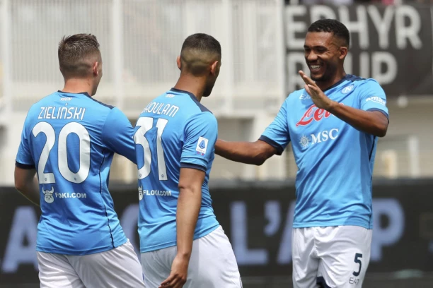 LAGANICA ZA 36 MINUTA: Napoli UBEDLJIV u Speciji, Insinje POSLEDNJI put obukao dres kluba iz Napulja!