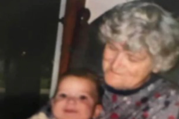 UMRLA PRE 21 GODINU, PA SE OPET POJAVILA?! Naša baka je još sa nama!