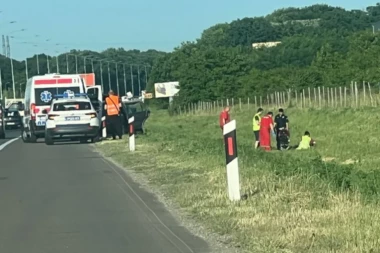 BEBA NEMA VIDLJIVE POVREDE! Dve osobe povređene u lančanom sudaru kod Surčina, dete upućeno na preventivni zdravstveni pregled!