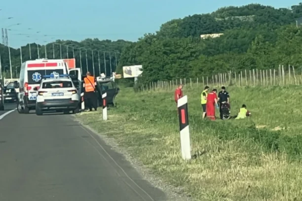 BEBA NEMA VIDLJIVE POVREDE! Dve osobe povređene u lančanom sudaru kod Surčina, dete upućeno na preventivni zdravstveni pregled!