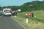 U SUDARU POVREĐENA I BEBA!? Teška saobraćajna nesreća kod Surčina!