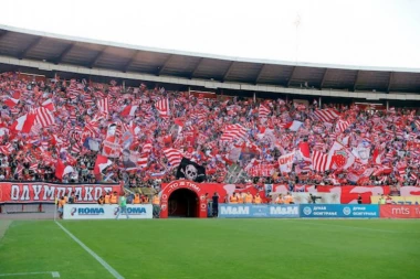 U KONSTRAKTINOM STILU: Delije ISPROZIVALE Stanojevića! (FOTO)