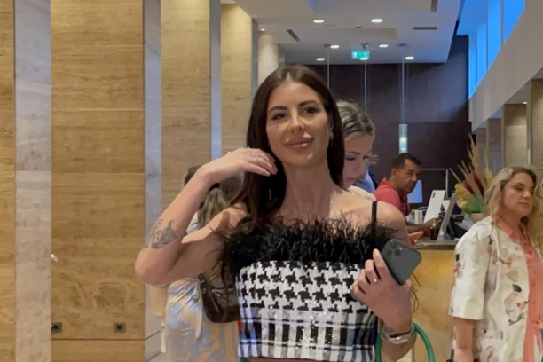 Zorannah ŠOKIRALA SVE PRISUTNE NA REVIJI: Evo zašto nam nije dala intervju! Blogerka u zabludi