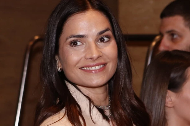 OGLASILA SE MARIJA KARAN! Glumica pokušala da se OPERE od veze sa crnogorskim biznismenom!