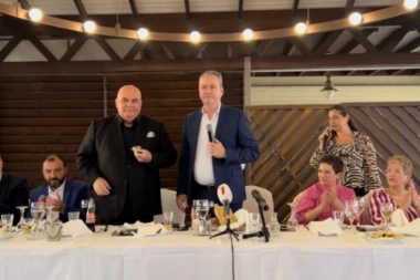 GLAVNA ULICA u Paraliji od septembra nosiće ime DRAGANA MARKOVIĆA PALME! Sada mu uručen ORDEN ZVEZDA GRADA KATERINI!