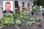 DRAGI MATEJ, VOLI TE TVOJA UČITELJICA: Venac sa belim cvećem na grobu preminulog Splićanina (FOTO)