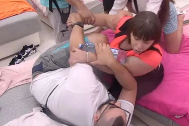 Miljana KRVNIČKI PRETUKLA Zolu, obezbeđenje jedva skinulo Kulićevu sa njega! Batine kakve se ne pamte! (VIDEO)