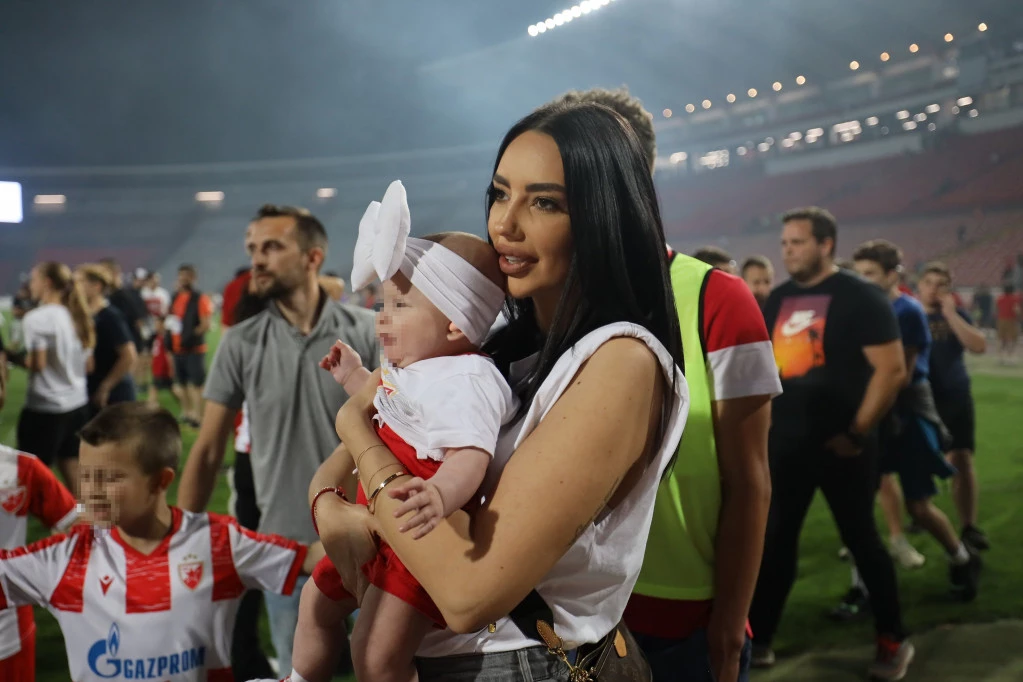KAĆA GRUJIĆ SE RASTALA OD GOBELJE! Post na Instagramu s bebom Katjom u naručju pokrenuo more emocija! (FOTO)