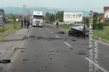 SNIMAK JEZIVE NESREĆE KOD KRUŠEVCA! Uništeni automobili, jedna osoba POGINULA, dve povređene! (VIDEO)