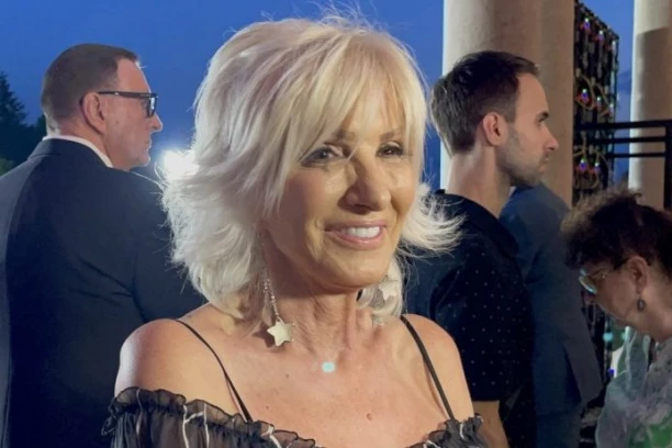 "IZABRALA SAM TEŽI PUT NA ESTRADI" Cakana otvorila dušu o karijeri, a OVA pevačica progovorila o POSKUPLJENJU: "Nisam promenila navike" (VIDEO)