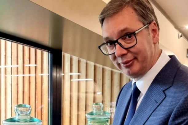 PREDAH IZMEĐU SASTANAKA! Evo kako se predsednik osvežava u DAVOSU! (FOTO)