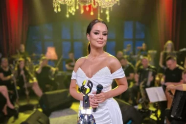 Tijana EM progovorila o EKSPLICITNIM SNIMCIMA i VRTOGLAVOJ zaradi: Od jedne pesme sam kupila stan i kola! (VIDEO)