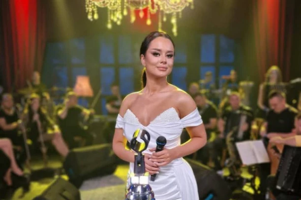 Tijana EM progovorila o EKSPLICITNIM SNIMCIMA i VRTOGLAVOJ zaradi: Od jedne pesme sam kupila stan i kola! (VIDEO)