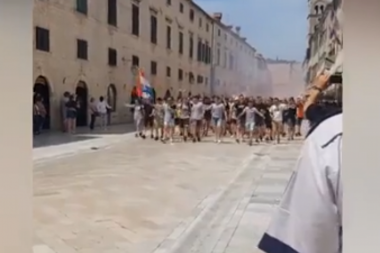 ZA DOM SPREMNI ALI NE I ZA ŠKOLU: Maturanti u Dubrovniku kraj školske godine proslavili uz ustaški poklič