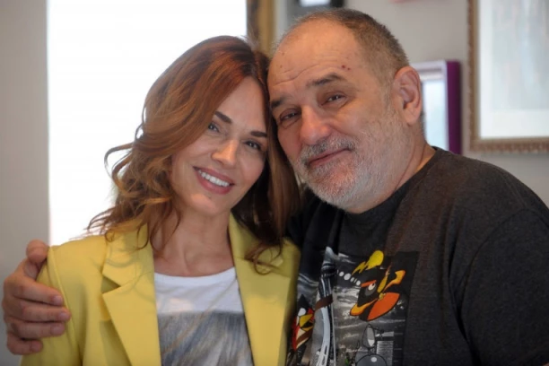 BALAŠEVIĆEVA UDOVICA IZGLEDA KAO MILION DOLARA: Zategnuta figura lepe Olivere u SEDMOJ deceniji oduzima dah (FOTO)