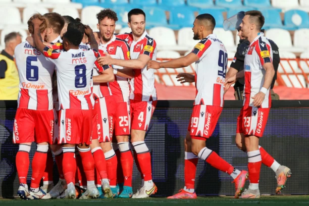 UNIŠTIO STANOJEVIĆA PA ZAPALIO: Crveno-beli su znali da proslave osvajanje nove Duple krune! (FOTO)