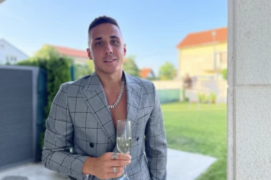 "Jedan poziv je promenio sve, organizovali su hajku protiv mene" Mojke PRIZNAO sve o SVAĐI sa Marom Caricom, otkrio NAJINTIMNIJE detalje o životu, a OVAJ period mu je najteži! (VIDEO)