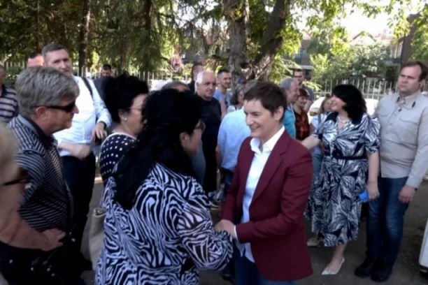PREMIJERKA SA ŽITELJIMA BEŽANIJSKE KOSE: Ni meni nema smisla da ovde dolaze takvi soliteri, ali takođe svi zajedno treba da nađemo način da se grad razvija (FOTO)