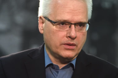 IVO JOSIPOVIĆ SE ZAKUCAO U OGRADU KAFIĆA: Bivši hrvatski predsednik izazvao saobraćajnu nesreću u centru Zagreba