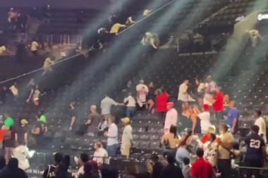 HOROR: Ljudi su bežali glavom bez obzira – Nakon pucnja nastao je pravi stampedo! (VIDEO)!