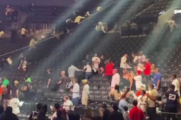 HOROR: Ljudi su bežali glavom bez obzira – Nakon pucnja nastao je pravi stampedo! (VIDEO)!