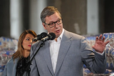 (VIDEO) VUČIĆ OBIŠAO SKLADIŠTA ROBNIH REZERVI: SVega ima sasvim dovoljno, sa Putinom potpisujemo dobar ugovor