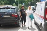 Miljana Kulić došla na KONTROLU sa Marijom: Rijaliti zvezda i dalje leči POVREĐENU NOGU, smrknuta faca u prvom planu (FOTO)