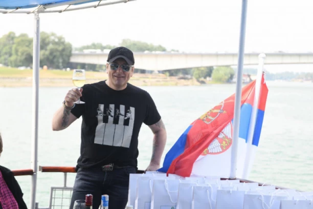 Acu Pejovića zovu TERORISTOM, TEŠKO IZLAZI IZ KAFANE: Ne dozvoljavam da se ide kući!