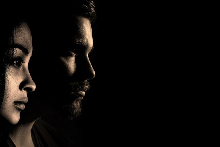 Dogovorili smo se da uđemo ZAJEDNO u toalet: Ispovest ljudi o INCESTU, otkrivanje mračnih TAJNI