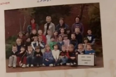 FOTOGRAFIJA RASPLAKALA SVET! Majka joj je umrla kada je imala sedam godina, a sada je otkrila nešto što nije mogla ni da sanja!