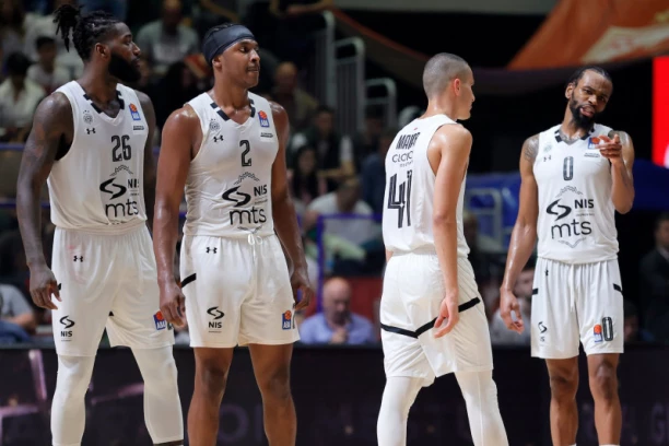 PUKLA LJUBAV! Pokupio se i otišao usred finalne serije sa Zvezdom: Stranac napustio PARTIZAN!