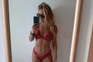 ZAPALILA PIONIR! Svi su gledali se*si plavušu, atraktivna kik-boksera ukrala ŠOU košarkašima i poslala JASNU poruku! (FOTO)