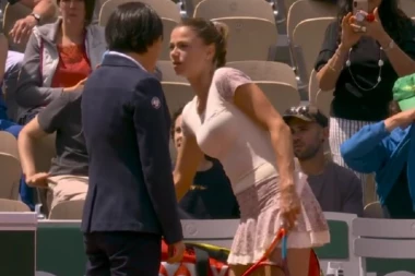 SKANDAL ZBOG HALJINICE! Sudija tražila da se prelepa Italijanka PRESVUČE - nezapamćeno na Rolan Garosu! (FOTO)