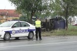 NEZGODA U NOVOJ PAZOVI: Kamion se prevrnuo pod nerazjašnjenim okolnostima, povređen vozač