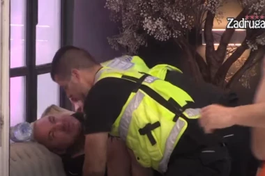 Car KAO DIVLJA ZVER SKOČIO NA GRUJU, jedva ga obuzdali! Tajna o Dalili ga dovela do nervnog rastrojstva! (VIDEO)