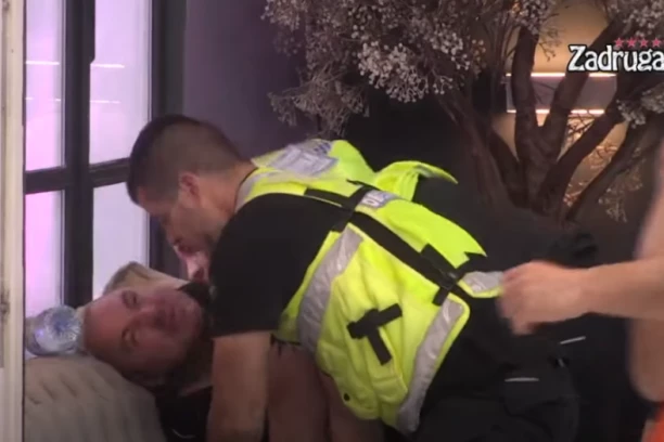 Car KAO DIVLJA ZVER SKOČIO NA GRUJU, jedva ga obuzdali! Tajna o Dalili ga dovela do nervnog rastrojstva! (VIDEO)