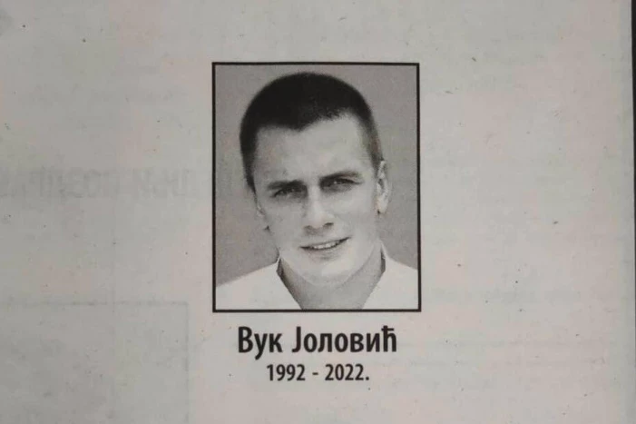 VOLI TE NAJVIŠE TVOJA PRINCEZA: Novine pune čitulja za ubijenog pilota Vuka (FOTO)