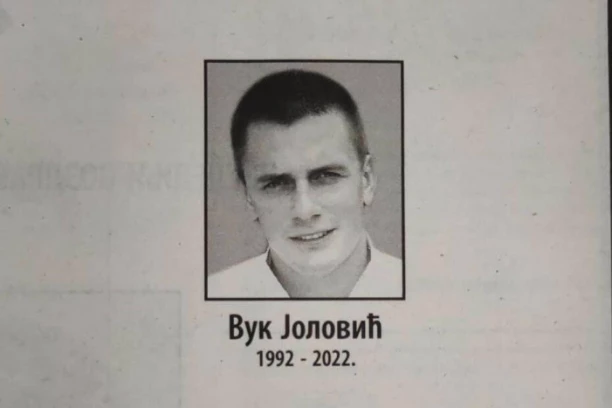 VOLI TE NAJVIŠE TVOJA PRINCEZA: Novine pune čitulja za ubijenog pilota Vuka (FOTO)