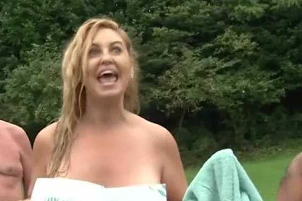 GOLA voditeljka JUTARNJEG programa! Skinula se UŽIVO u programu i FRAPIRALA čitavu javnost! (FOTO)