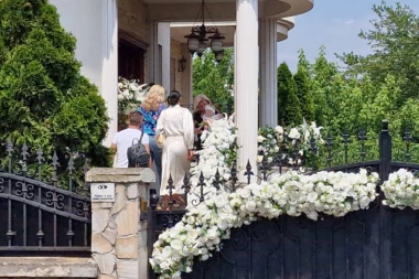 Dom Katarine Grujić SIJA: Pevačica spremna za SVADBU, grli ćerku, a pojavio se JEDAN PROBLEM