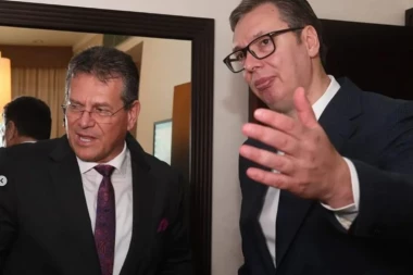 "Vrlo dobar susret sa Šefčovičem": Vučić stigao u Bratislavu, razgovarao sa potpredsednikom Evropske komisije (FOTO)