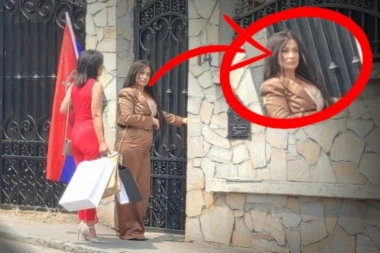 USTALA K'O KRALJICA U BLATU: Andreana Čekić se pojavila na SVADBI Kaće Grujić, kuma stigla kao FURIJA! (FOTO)