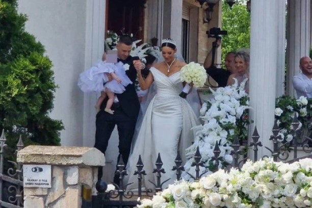 Gobelja stigao na Dušanovac po MLADU u pratnji BAKLJI: Mladoženja napravio OPŠTENARODNO veselje, a evo kako će izgledati na VENČANJU! (VIDEO)