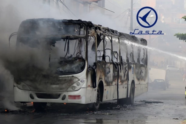 LASTA SPALJUJE DOKAZE PLJAČKE? Naprasno izgoreo autobus ključan za istragu afere "Dupli polasci"