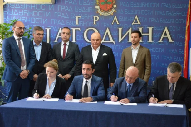 MOMIROVIĆ POTPISAO UGOVOR SA PREDSTAVNICIMA JAGODINE: Grade se postrojenja za prečišćavanje otpadnih voda i kanalizacione mreže! (FOTO)