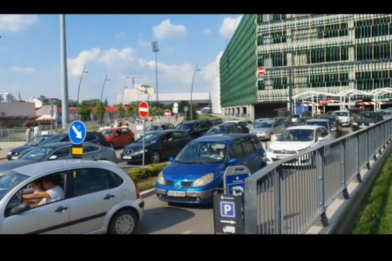 U toku evakuacija TC Promenada! Velika gužva na izlazima! (VIDEO)