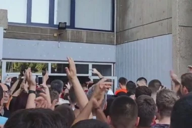 Reke ljudi ispred Pionira! Delije došle da podrže svoje momke pred peti meč za titulu ABA lige protiv Partizana! (VIDEO)