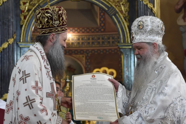 SPC ustupa svu svoju imovinu na teritoriji Makedonije novoj crkvi! Ovo je pisalo u tomosu koji je patrijarh Porfirije uručio arhiepiskopu Stefanu!