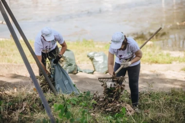Ekološka akcija Kluba volontera NIS-a na Adi Ciganliji: Svetski dan zaštite životne sredine obeležen čišćenjem priobalja Save